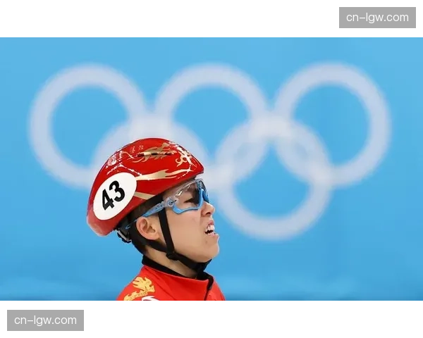 范可新短道速滑赛场坚持拼搏 老将精神战力激励年轻队员